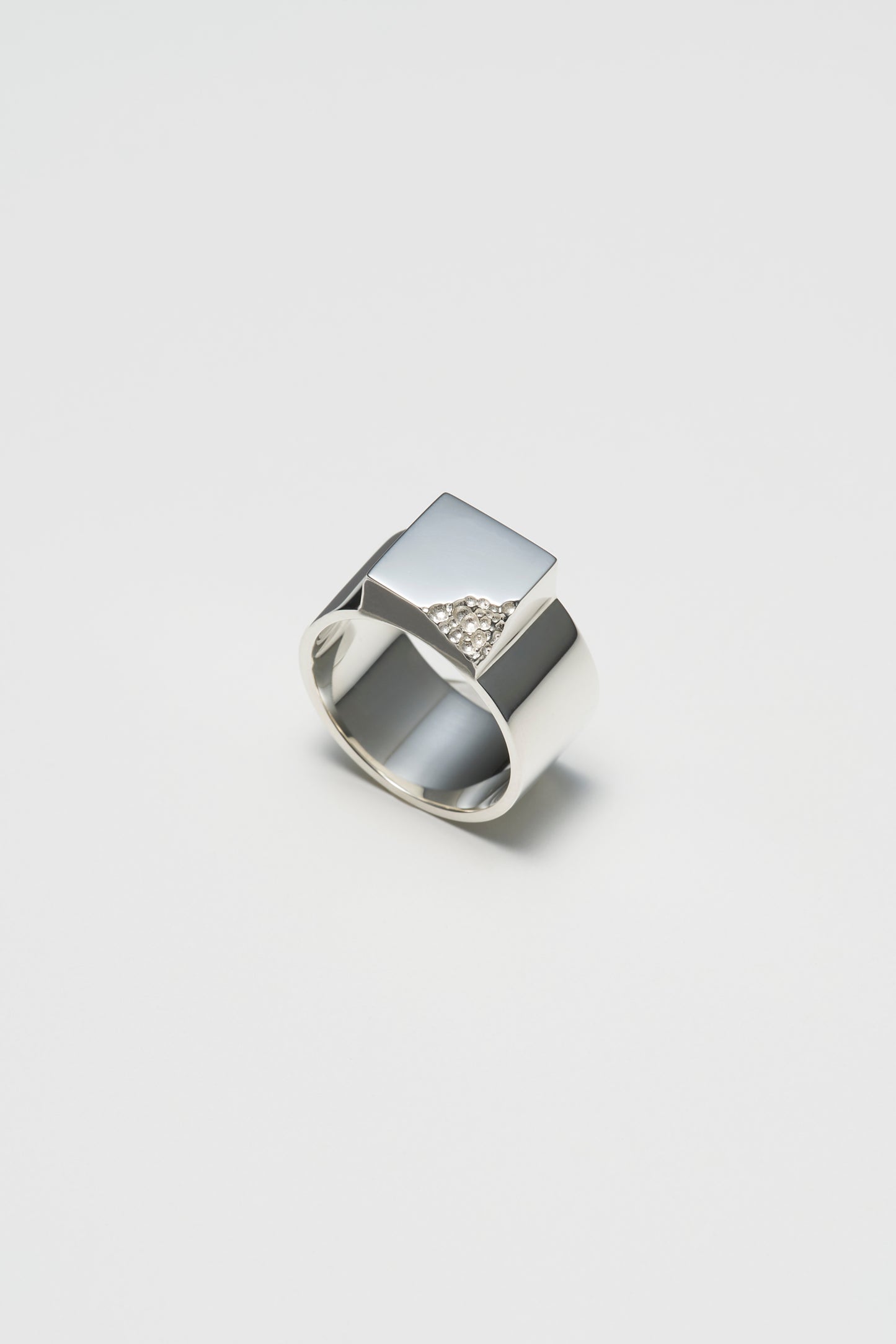 Signet Ring Crack